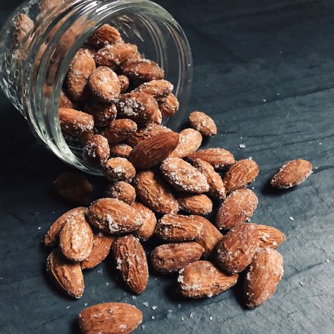 Raw Almonds Recipes, Flavored Almonds Recipe, Roasted Almonds Recipe, Salt And Vinegar Potatoes, Healthy Salt, Salted Nuts, Salt And Vinegar, Candied Almonds, Nut Recipes