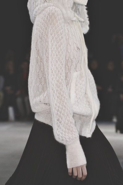 Veronique Branquinho, Gorgeous Clothes, Fall 2016, Fashion Details, Paris Fashion, Paris Fashion Week, Knitted Sweaters, Knitwear, Fashion Week