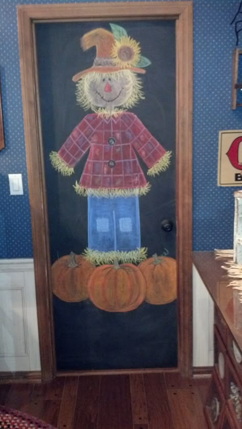 Chalk Scarecrow, Scarecrow Chalkboard Art, Fall Chalk Art, Fall Chalkboard Ideas, Chalkboards Ideas, Fall Library, Fall Chalkboard Art, Halloween Chalkboard Art, Paint Cardboard