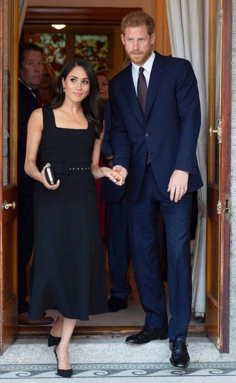 Black Dress Couple, Meghan Markle Dress, Estilo Meghan Markle, Prince Harry Et Meghan, Dress Couple, Prins Harry, Style Transformation, Prinz Harry, Meghan Markle Style