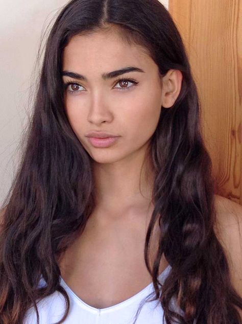 Harry / Niloufer  Father's family originally from India Kelly Gale, Pelo Cafe, Long Dark Hair, Natural Wedding Makeup, Australian Models, Beauty Portrait, Pure Beauty, Dark Hair, Pretty Face