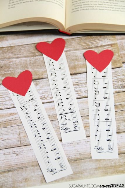 Music Bookmarks, Gifted Teacher, Sheet Music Crafts, Handmade Bookmarks Diy, Piano Recital, Notes Craft, Music Crafts, Bookmark Craft, Diy Bookmarks