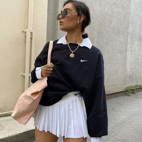 #outfit #outfitinspo #outfitinspiration #outfits #blackwhite #summeroutfits #summeroutfitideas #summeroutfitinspo #summeroutfit Vsco Fall Outfits, Indie Outfits Vintage, Cute Tennis Outfit, Indie Outfits Grunge, Indie Outfits Aesthetic, Minimalist Moda, Minga London, Tennis Outfits, Soft Girl Outfits