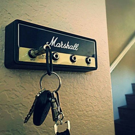 Sooooo cool Marshall Guitar, Star Wars Light Saber, House Keys, Game Of Thrones Houses, Music Studio, Music Room, Recording Studio, Guitar Amp, Lightsaber