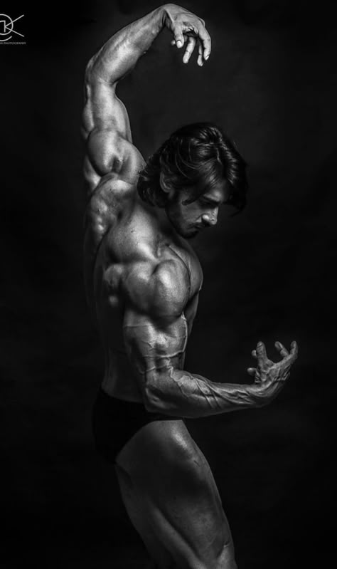 Gym Photoshoot Male, Muscle Anatomy Reference, Bodybuilding Poses, Men's Poses, Visual Motivation, Bodybuilding Photography, Portrait Drawing Tips, Classic Bodybuilding, Classic Physique