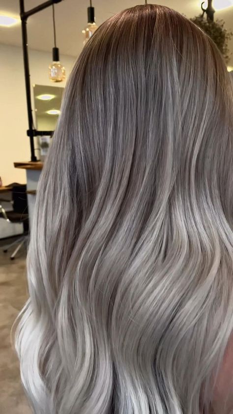 Pelo Color Ceniza, Ice Blonde Balayage, Hair Dye Balayage, Dark Ash Blonde Hair, Ash Blonde Hair Balayage, Blonde Balayage Hair, Ash Blonde Hair Colour, Silver Blonde Hair, Ash Blonde Balayage