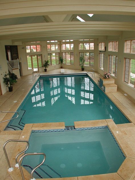 Pool With Spa, Indoor Pool House, Indoor Swimming Pool Design, Moderne Pools, Inside Pool, Indoor Pool Design, Piscina Interior, Indoor Pools, Luxury Swimming Pools