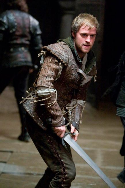 2009: Robin Hood - Jonas Armstrong Jonas Armstrong, Hooded Man, Robin Hood Bbc, Brass Band, Medieval Clothing, Richard Armitage, British Men, Book Tv, Shadow Hunters