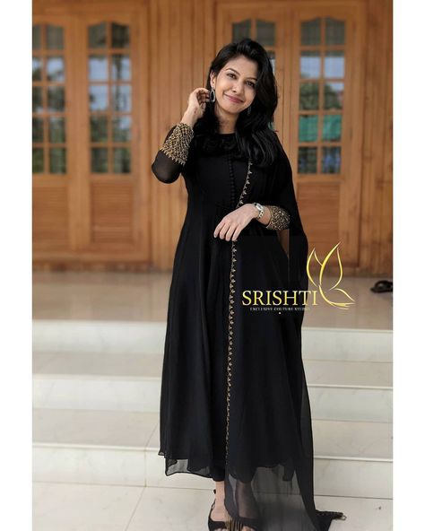 Long Gown Design, Casual Frocks, Churidar Designs, Anarkali Dress Pattern, Simple Kurta Designs, Simple Kurti Designs, Long Kurti, Frock For Women, Long Kurti Designs