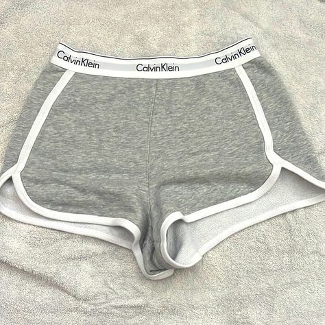 brand new calvin klein sleepwear shorts Calvin Klein Outfits Casual, Dance Wear Practice, Calvin Klein Set, Calvin Klein Outfits, Calvin Klein Girls, Clavin Klein, Clueless Outfits, Calvin Klein Shorts, Shorts High Waisted