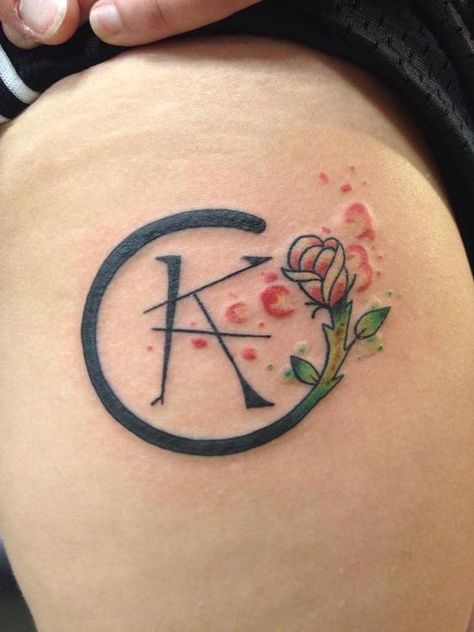 15 Gorgeous Literary Tattoos | SE White Author Dark Tower Tattoo, Stephen King Tattoos, Dark Tower Art, Book Inspired Tattoos, King Tattoo, Nerdy Tattoos, The Best Tattoos, Own Tattoo, Literary Tattoos