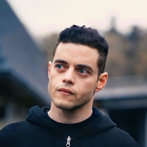 Mr Robot Wallpapers Eliot, Eliot Mr Robot, Eliot Alderson, Elliot Mr Robot, Rami Malek Mr Robot, Elliot Alderson, Male Portrait Poses, Man Design, Aye Aye