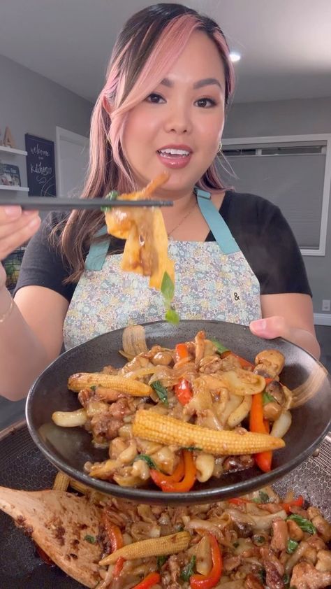 Stephanie | Easy recipes 🔪 (@stephvnietea) • Instagram photos and videos Stephanie Tea, Egg Bowl Recipe, Shrimp Avocado Salad Recipe, Homemade Chinese, Homemade Chinese Food, Dark Soy Sauce, Drunken Noodles, Chicken Bouillon, Asian Inspired Dishes