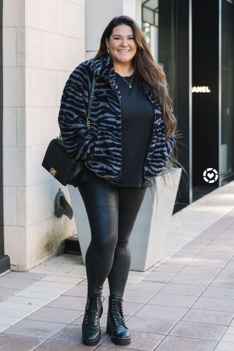 Fall Outfit Ideas Plus Size, Plain Black Top, Outfit Ideas Plus Size, Casual Outfits Plus Size, Casual Fall Outfit, Plus Size Style, Cozy Jacket, Fall Outfit Ideas, Popular Outfits