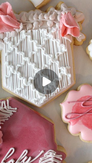 Megan Troutt on Instagram: "Sneak peak of this beautiful boho cookie set 🤍 • • Here’s a macrame cookie 🍪 😉 #bohocookies #cookiesofinstagram #macramecookies #cookiedecoratingvideo #cookieart #cookievideos #decoratedcookies" Boho Cookies, Cookie Techniques, Cookie Videos, Cookie Ideas, Cookie Art, Cookie Cake, Sneak Peak, Decorated Cookies, Cookie Decorating