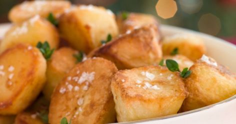 Perfect roast potatoes recipe for Christmas dinner - crispy on the outside and fluffy on the inside - RSVP Live Clootie Dumpling, Scotland Food, Perfect Roast Potatoes, Scottish Christmas, Scottish Breakfast, Christmas Dessert Recipes, Garlic Roasted Potatoes, Bacon On The Grill, Greek Flavors