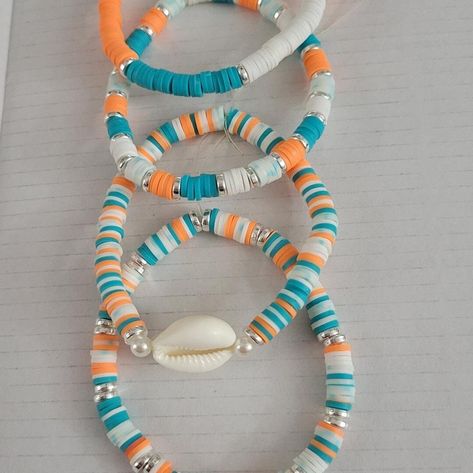 Mixed Clay Bead Bracelet, Stacked Clay Bead Bracelets, Heishi Bead Jewelry Ideas, Vacation Clay Bead Bracelets, Cute Beachy Bracelets, Clay Was Bracelet Ideas, Cute Summer Bracelet Ideas, Clay Bracelet Idea, Beachy Bracelet Ideas