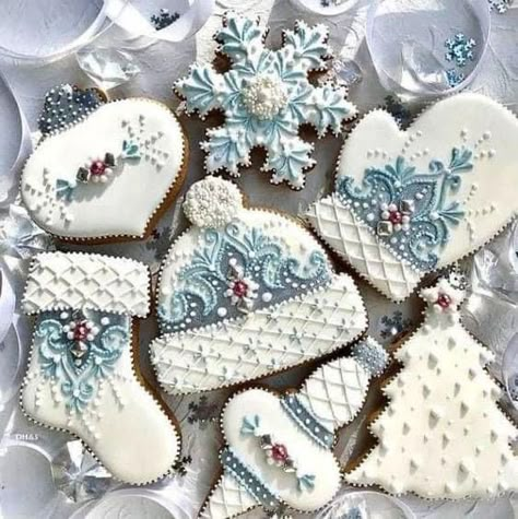 Christmas Sugar Cookies Decorated, Christmas Home Decor Ideas, Cute Christmas Cookies, Winter Cookie, Sugar Cookie Designs, Pretty Cookies, Fancy Cookies, Xmas Cookies, Creative Cookies