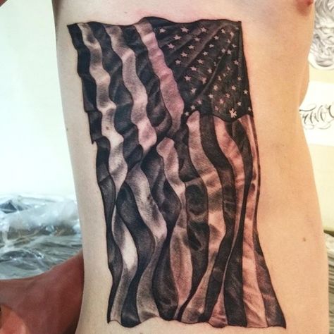 Waving Flag Tattoo, American Flag Tattoos For Guys, Usa Flag Tattoo, Black Flag Tattoo, American Flag Tattoos, Tattoo Journal, Flag Tattoos, Cool Back Tattoos, Small American Flags