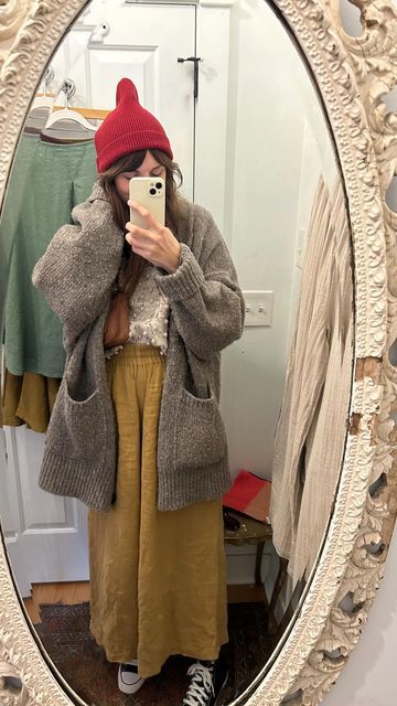 Ethical Fashion Aesthetic, Strega Nona Fall, Homestead Outfits Women, Hipster Mom Style, Outfit For Trip, Hippie Mom Style, Granola Outfits Winter, Boho Winter Outfit, Slow Fashion Aesthetic