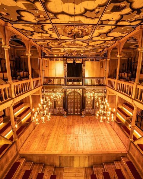 Shakespeare Plays Aesthetic, Shakespeare Theatre Aesthetic, Shakespeares Globe, Shakespeare Birthday, The Globe Theatre, Shakespeare All The World's A Stage, Globe Theater London, Evening Photo, Shakespeare's Globe Theatre