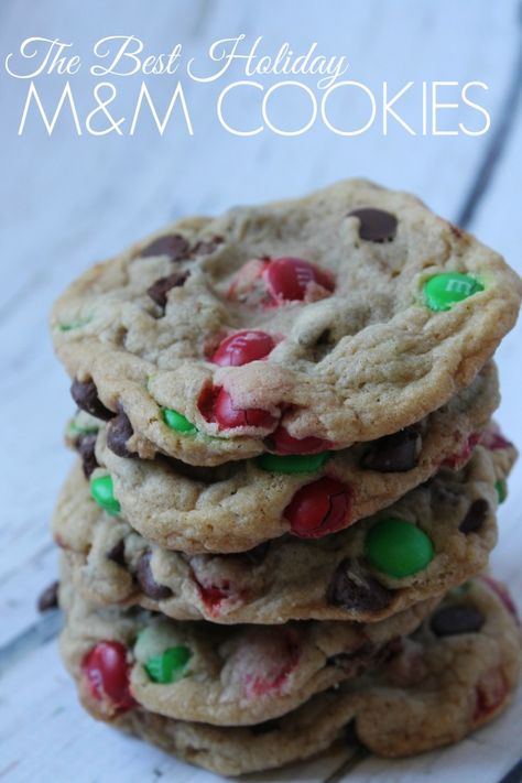 This is our Families FAVORITE M&M Cookie Recipe! Holiday M&M Cookies, I even had a friend serve these at her Wedding because they are That Good! #christmascookies Christmas Cookie Recipes Best M&m Cookie Recipe, M M Cookies, Xmas Cookies, Cookies Decorated, Christmas Cooking, Chewy Cookie, Yummy Sweets, Holiday Cooking, Cookies Recipes Christmas