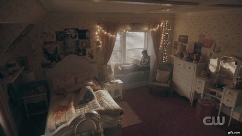 1980s Bedroom, Movie Bedroom, Bedroom Aesthetic Cozy, Vibey Room, Big Bedrooms, Betty Cooper, Aesthetic Rooms, Pretty Room, Dreamy Room