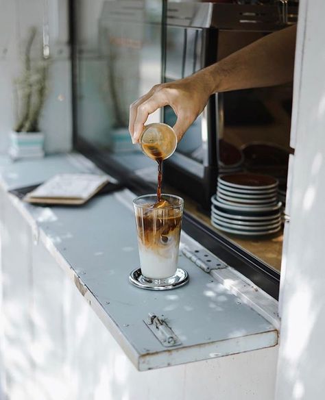 Coffee Vibes, Coffee Shop Photography, Hello Friday, Coffee Shop Aesthetic, Coffee Photos, Coffee Culture, Coffee Photography, Coffee Is Life, Great Coffee