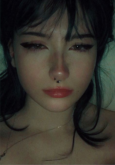 Grunge Makeup No Lashes, Crygirl Makeup, Girl Doing Makeup Aesthetic, Pretty Crying Makeup, Tired Makeup Look Grunge, Alt School Makeup, School Aesthetic Makeup, Tired Looking Makeup, Alt Makeup Looks Simple