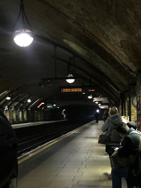 Jubilee Line Aesthetic, Uk Culture, Jubilee Line, London Girl, London Police, One Point Perspective, Trip To London, London Aesthetic, Point Perspective