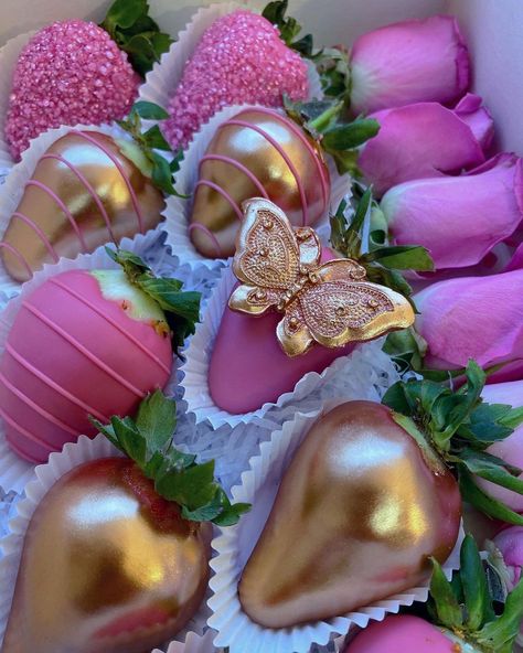 Strawberry Cover, Pajamas Party, Chocolate Covered Strawberry Recipe, Chocolate Covered Strawberries Bouquet, Strawberry Gifts, Chocolate Covered Fruit, Covered Strawberry, Dessert Gifts, Chocolate Covered Treats