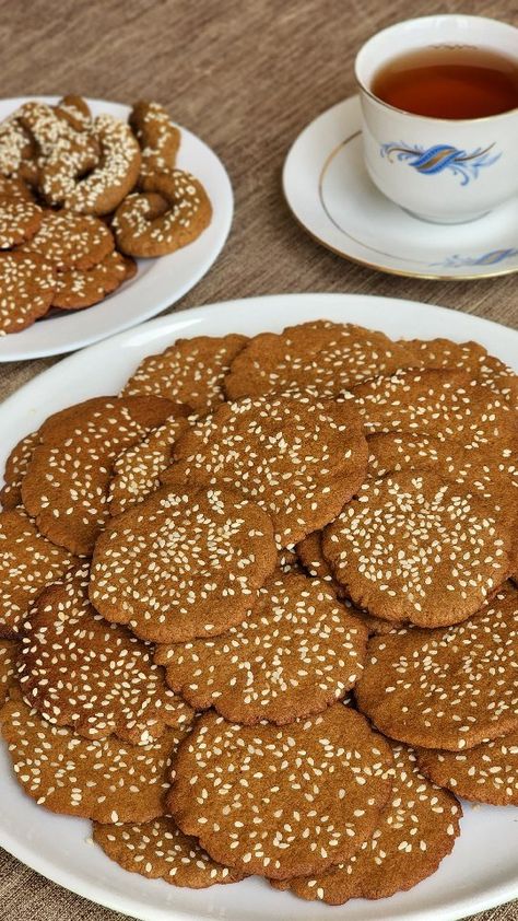 ɴᴜᴛʀɪᴋᴀɪ’s Instagram post: “Tahini Molasses Cookies 🍪 These Tahini Molasses Cookies are addictive! Extremely delicious, so easy to make and they also happen to be…” Molasses Cookies, Molasses, Tahini, Cereal, Dessert Recipes, Dessert, Instagram Post, Instagram Posts, Instagram