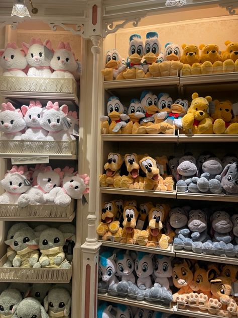 Disney World Shopping, Disneyland Shop, Disney World Merchandise, Disneyland World, Disney Stuffed Animals, Disney Paris, Disney Day, Disney Plush, Disneyland Trip