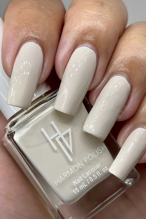 Crème White Nails, Creme Acrylic Nails, Creme White Nails, Ivory Nails Acrylic, Ivory Nails, January Nail Designs, Quick Nail, Seasonal Nails, White Nail Polish