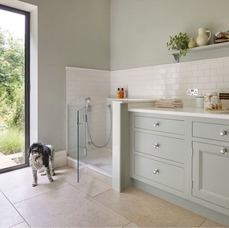 home decor laundry room with dog bath | dog shower in laundry room | dog wash station A dog laundry mud room is a space that serves as both a laundry room and a dog room area. It is designed to make your home cleaner, by letting you to wash and dry your clothes, as well as groom and pamper your dogs, in one convenient location. A dog mud room typically has a washer and dryer, a sink, a shower, a storage cabinet, a dog bed, a feeding station, and other accessories . Laundry Room Dog Wash, Shower In Laundry Room, Laundry Room With Dog Bath, Dog Shower In Laundry Room, Dog Wash Area, Mudroom Dog Room, Dog Wash Station, Boot Room Utility, Small Utility Room