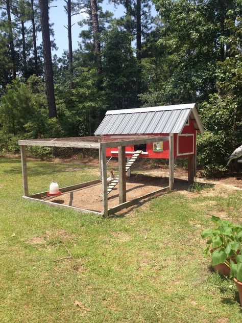 Fancy Chicken Coop, Cute Chicken Coops, Chicken Coop Decor, Custom Backyard, Chicken Home, Fancy Chickens, Urban Chickens, Coop Plans, Chicken Coop Plans