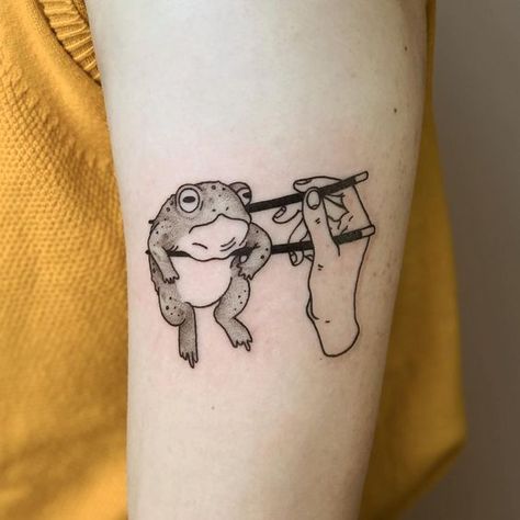 Best Tattoos Ideas, Tattoos Ideas For Men, Small Tattoos Ideas, Tattoo Placements, Petit Tattoo, Men's Small Tattoo, Frog Tattoos, Handpoke Tattoo, More Tattoo