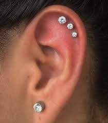 Cartilage Piercing Infection, Triple Helix Piercing, Spiderbite Piercings, Pretty Ear Piercings, Piercing Tragus, Piercing Cartilage, Cute Ear Piercings, Cute Piercings, Body Piercings