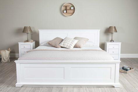 White Room Decor Bedroom, White Wood Bed, White Wooden Bed, Reka Bentuk Bilik Tidur, Old Bed Frames, Ottoman Bed Frame, White Ottoman, Storage Bed Frame, White Bed Frame