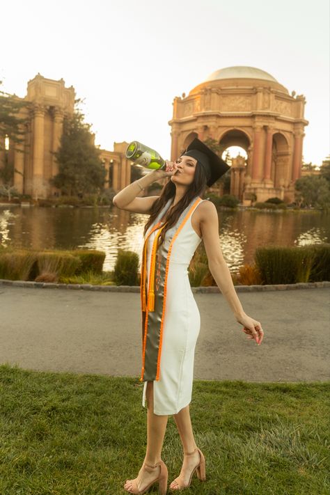 College Grad Pics Champagne, Grad Photoshoot Champagne, College Grad Photoshoot Champagne, Grad Champagne Pic, Graduation Photos Champagne, Graduation Pictures With Champagne, Utrgv Graduation Pictures, College Graduation Pictures Champagne, Graduation Champagne Picture