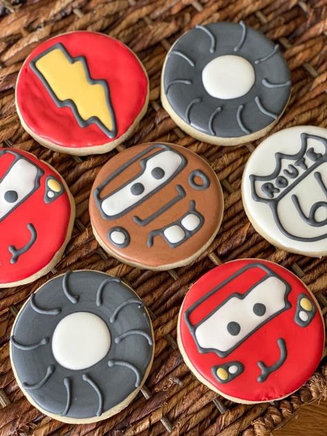 Cars Themed Cookies Lightning Mcqueen, Lightning Mcqueen Cookies Decorated, Disney Cars Cookies Decorated, Spiderman Birthday Party Decorations, Decorated Sugar Cookie, Car Cookies, Valentine Sugar Cookies, Cars Lightning Mcqueen, Disney Cars Party