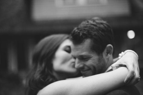 Pinterest: banhthixim12344 Cheek Kiss, Love Actually, White Photo, Hopeless Romantic, Love Couple, Kiss Me, Happily Ever After, Destination Wedding Photographer, Couple Photography