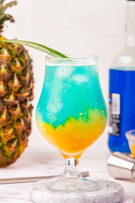 If you enjoy Tiki drinks this list is for you! These tropical cocktails are perfect for a hot day or anytime you want to enjoy a tasty drink. From classic Mai Tai to Rum Punch and more! Get the recipes for the best alcoholic tiki drinks to make with simple ingredients. Cheddar Recipes, Cocktails To Make At Home, Seasonal Cocktails, Tropical Cocktails, Passion Fruit Syrup, Layered Drinks, Famous Drinks, Malibu Coconut, Fresh Fruit Juice