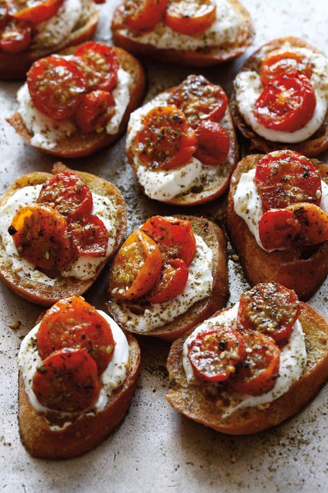 Tomato Crostini, Labneh Recipe, Za Atar, Camille Styles, Toasted Bread, Roasted Tomato, Lebanese Recipes, Middle Eastern Recipes, Roasted Tomatoes