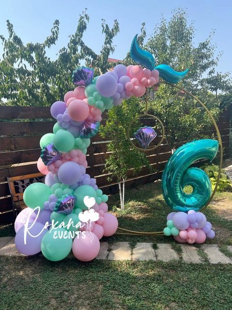 Mermaid Birthday Party Balloon Arch, Ariel Birthday Decorations, Diy Little Mermaid Party Decorations, Mermaid Tail Balloon Arch, Barbie Mermaid Birthday Party, Mermaid Balloon Arch, Mermaid Balloon Garland, Mermaid Pirate Party, Ariel Birthday Party