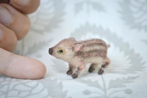 HromovFelts - Etsy Wild Boar Piglet, Boar Piglet, Felting Diy, Needle Felting Diy, Puffer Fish, Wool Art, Wild Boar, Miniature Animals, Small Gift Boxes