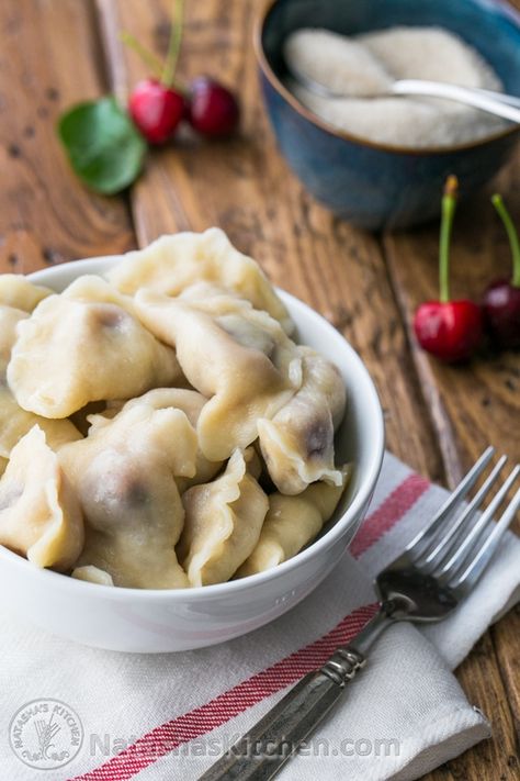 Cherry Pierogies, Cherry Vareniki, Вареники с Вишней, Cherry Dumplings Blueberry Pierogi, Dessert Dumplings, Pierogies Homemade, Pierogi Dough, Canadian Recipes, Polish Foods, Joy Cookies, Pierogi Recipe, Sweet Dumplings