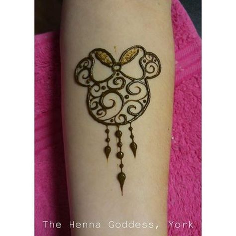 Minnie Tattoo | Minnie tattoo, Mickey tattoo, Disney henna Disney Henna Tattoo, Mickey Mouse Mehndi, Disney Henna Designs, Henna Disney, Henna Model, Mickey Tattoos, Henna Arm Tattoo, Arm Doodles, Festival Henna