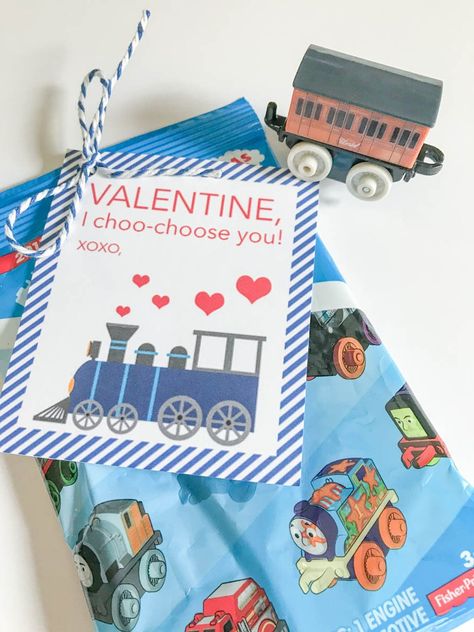 Everyday Party Magazine Valentine, I Choo-Choose You! Darling train Valentine's Day Cards #train #ValentinesDay Train Valentine, Train Decor, Toddler Valentines, Cricut Cards, Classroom Valentine, Valentine's Day Cards, Valentine Box, School Snacks, Valentine Day Crafts