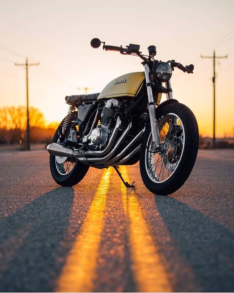 Amazing Honda CB750 🛠️ @moneebnain 💣💣💣💣💣💣💣💣💣💣💣💣💣💣 Best Cb, Cb Editing Background, Cb Editing, Moto Cafe, Blurred Background Photography, Cb Background, Desktop Background Pictures, Car Backgrounds, Black Background Photography